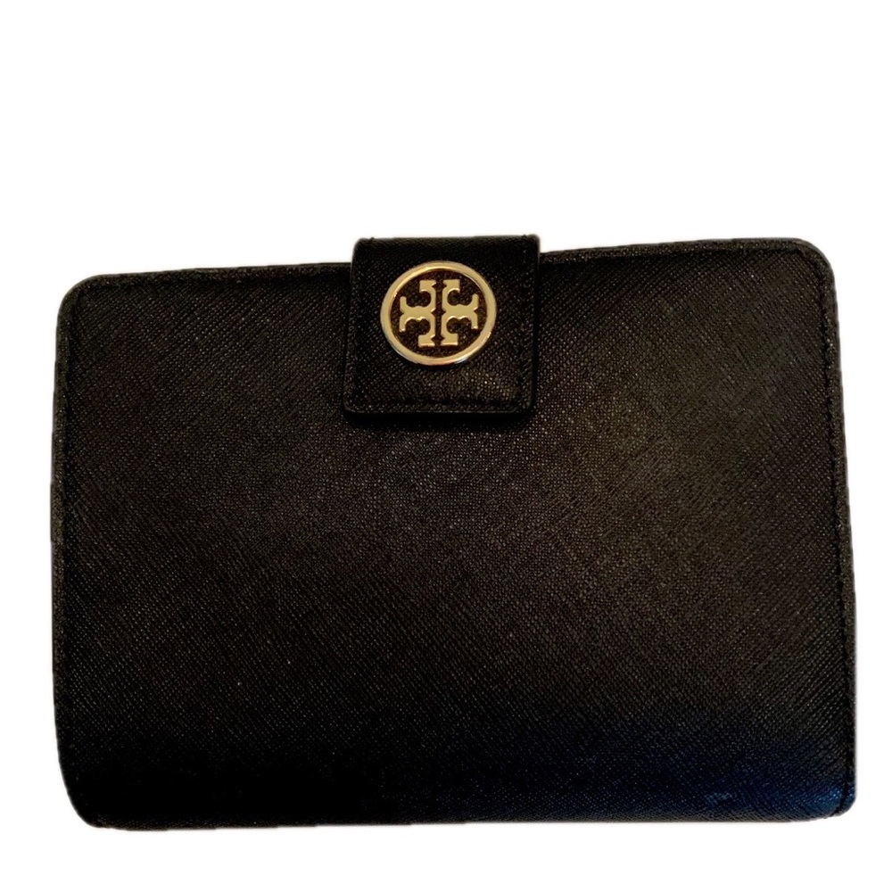 Tory Burch Bi-fold zipper wallet.